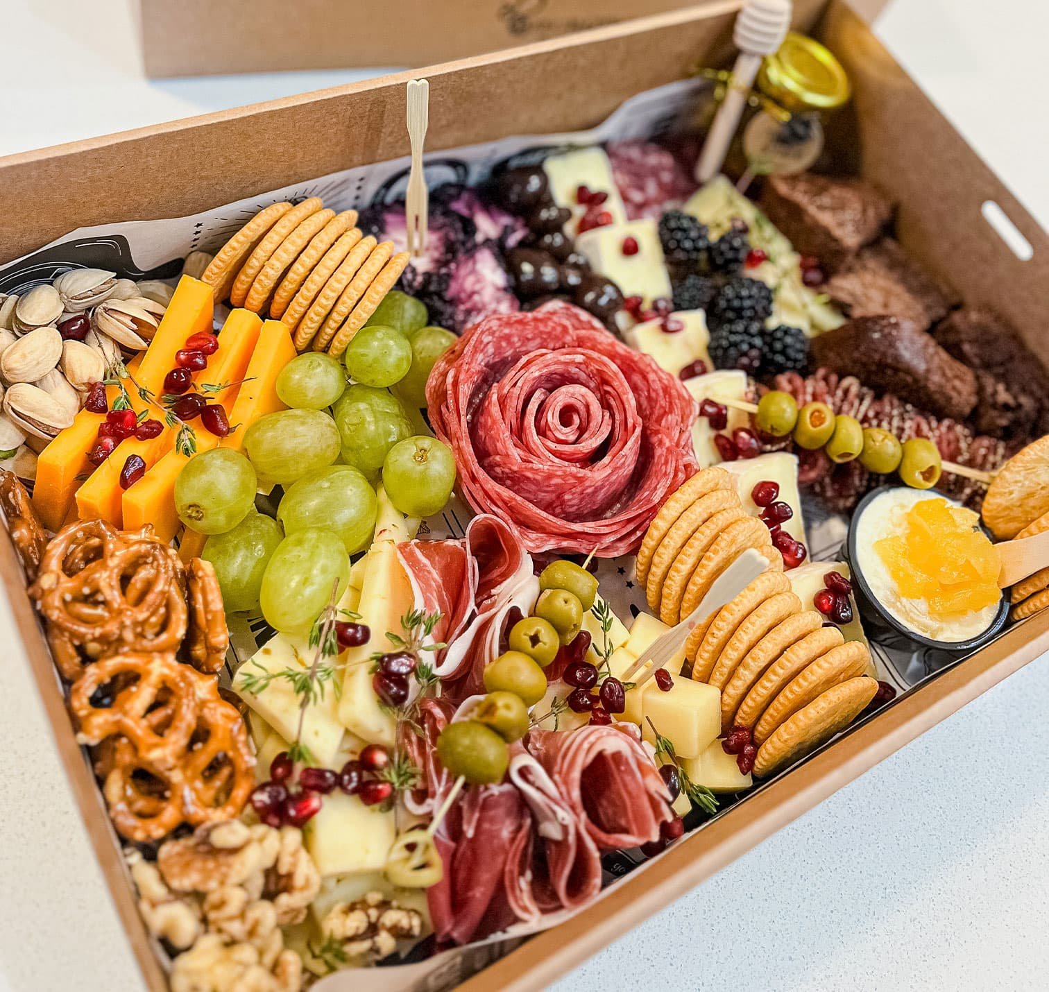 beegrazing-charcuterie-box-2.jpg beegrazing-charcuterie-box-2.jpg